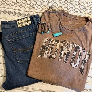 Women’s Howdy Graphic Tee